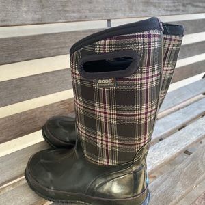 Girls winter bogs size 2